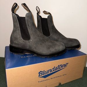 Women’s US 6.5 Black Blundstones